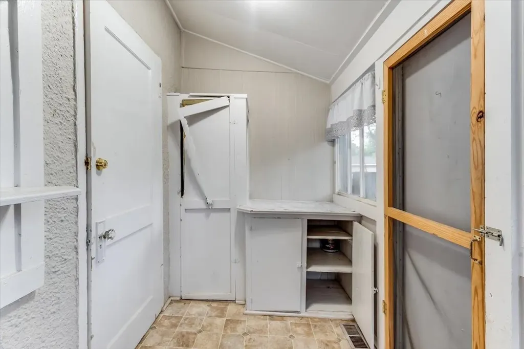 1026 N Perry Avenue Wichita KS 67203