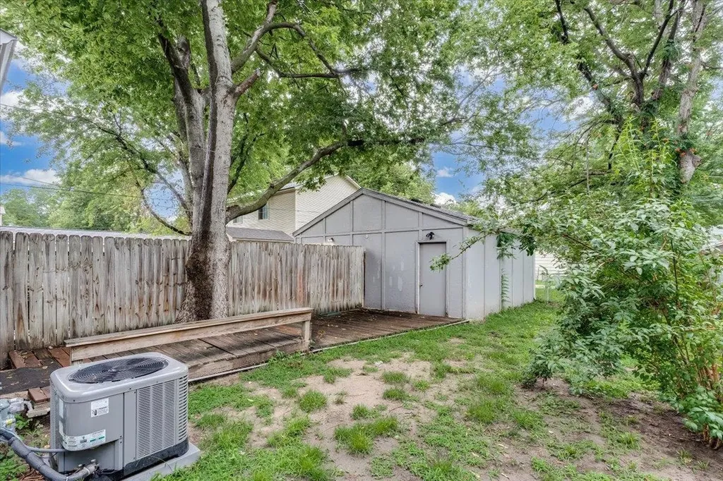 1026 N Perry Avenue Wichita KS 67203