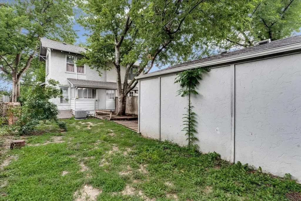 1026 N Perry Avenue Wichita KS 67203