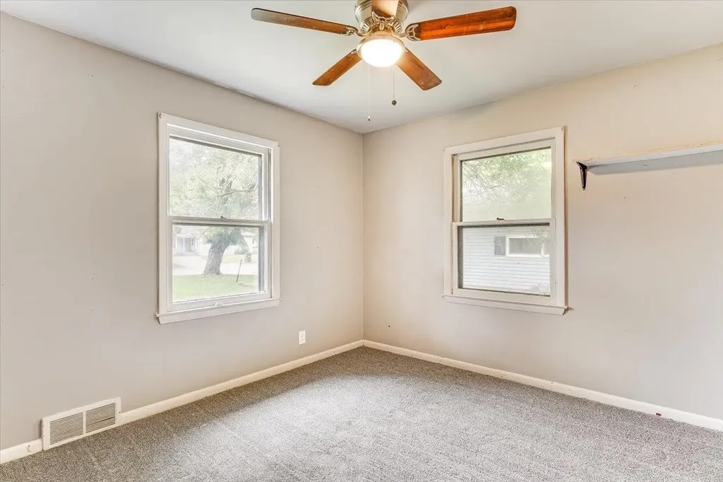 921 W 5th Newton KS 67114