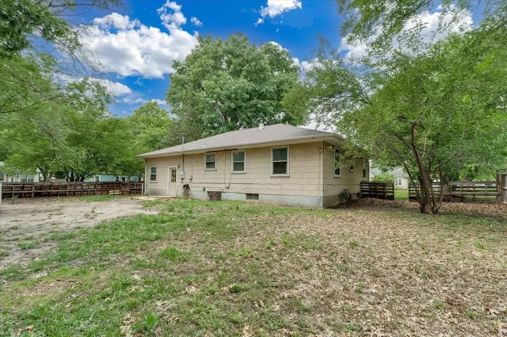 921 W 5th Newton KS 67114