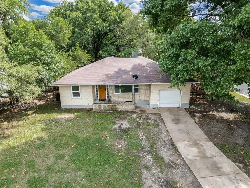 921 W 5th Newton KS 67114