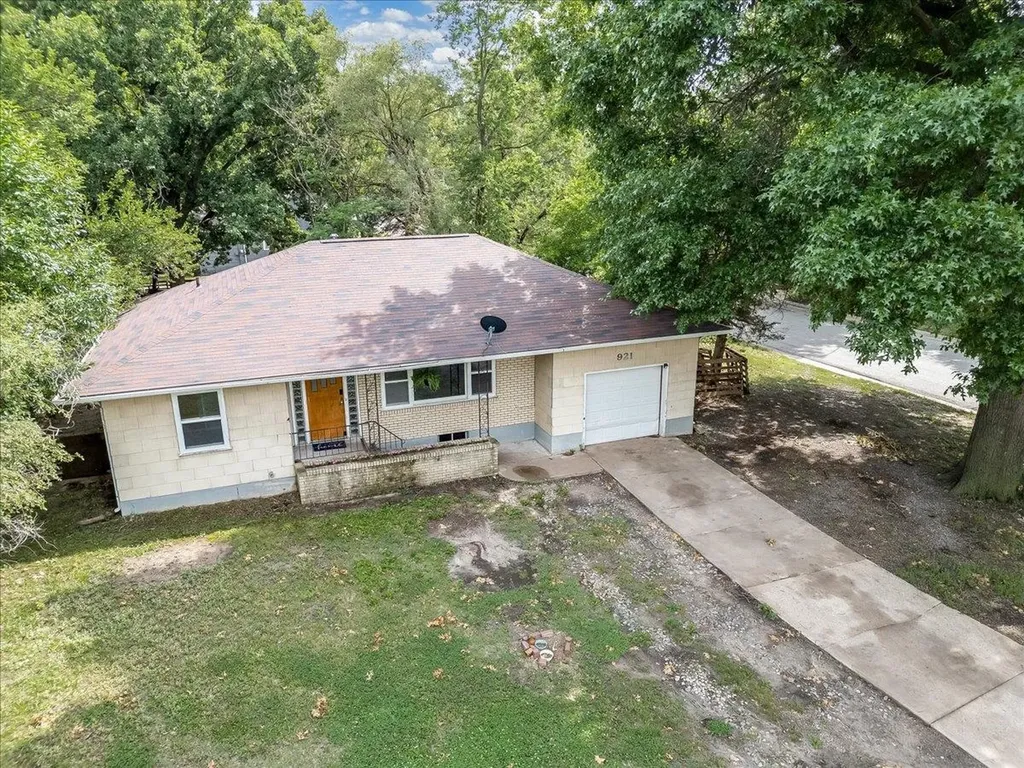 921 W 5th Newton KS 67114