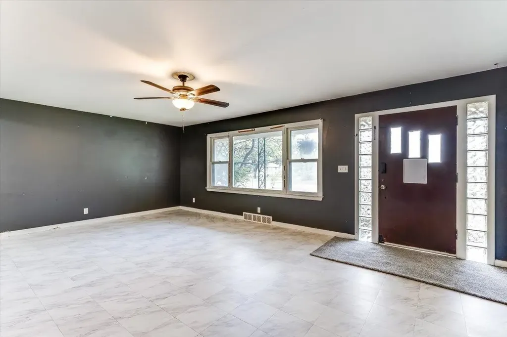 921 W 5th Newton KS 67114