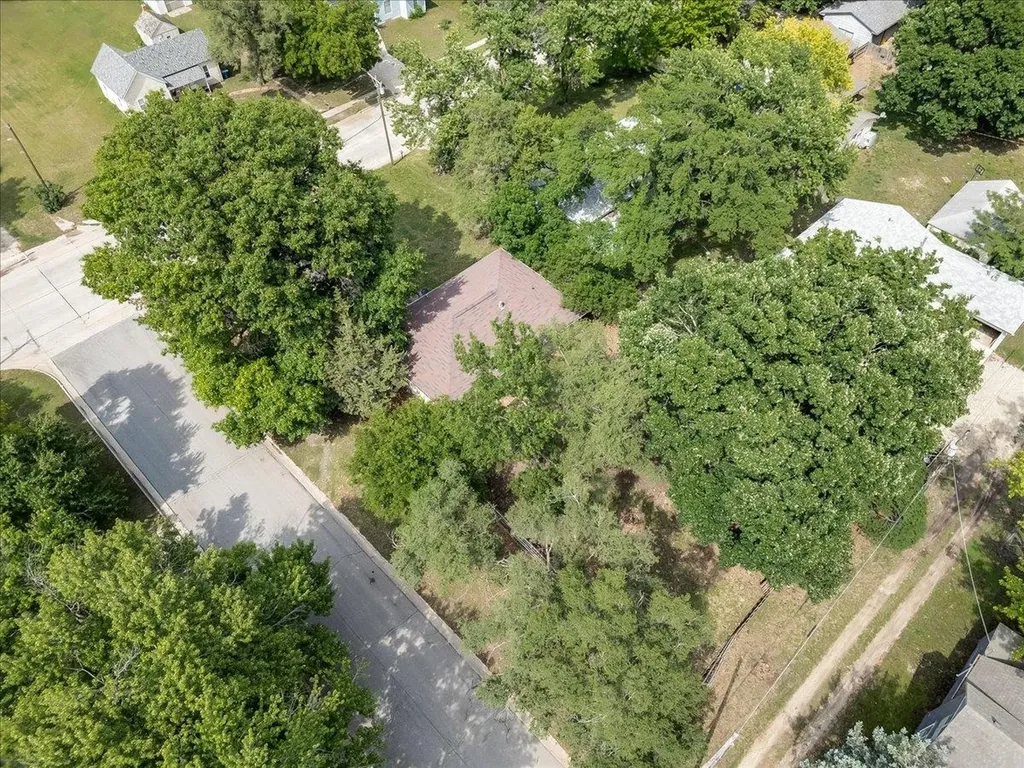 921 W 5th Newton KS 67114
