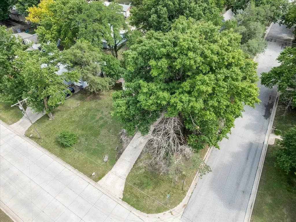 921 W 5th Newton KS 67114