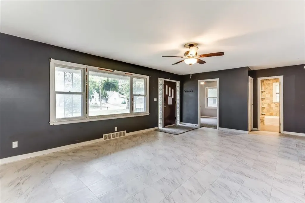 921 W 5th Newton KS 67114