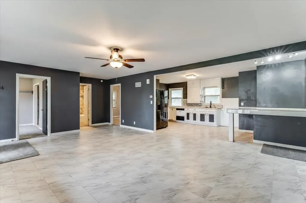 921 W 5th Newton KS 67114