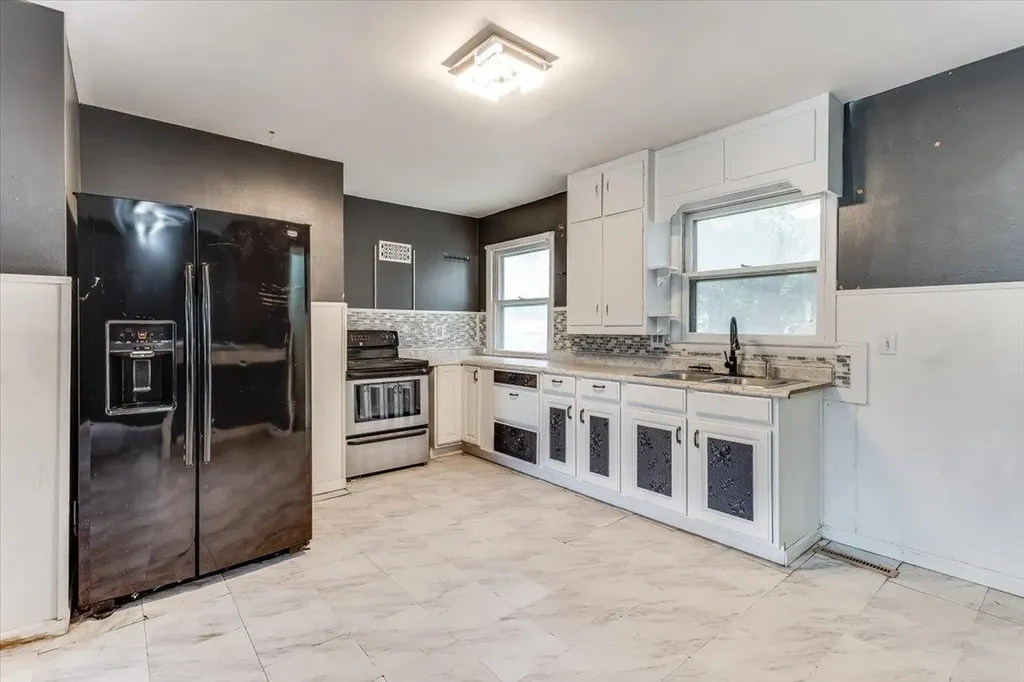 921 W 5th Newton KS 67114