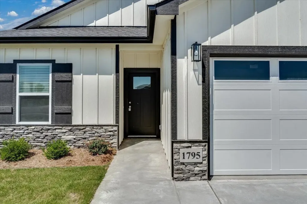 1795 W Redbud Lane Goddard KS 67052