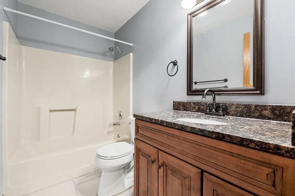 10825 W Rolling Hills Wichita KS 67212