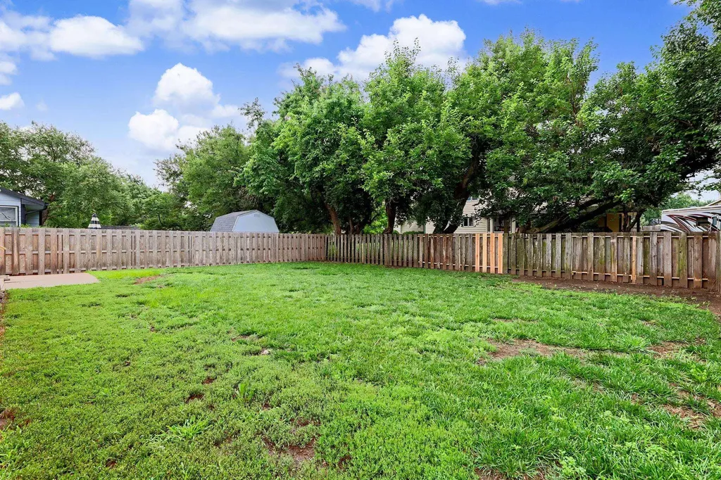 10825 W Rolling Hills Wichita KS 67212
