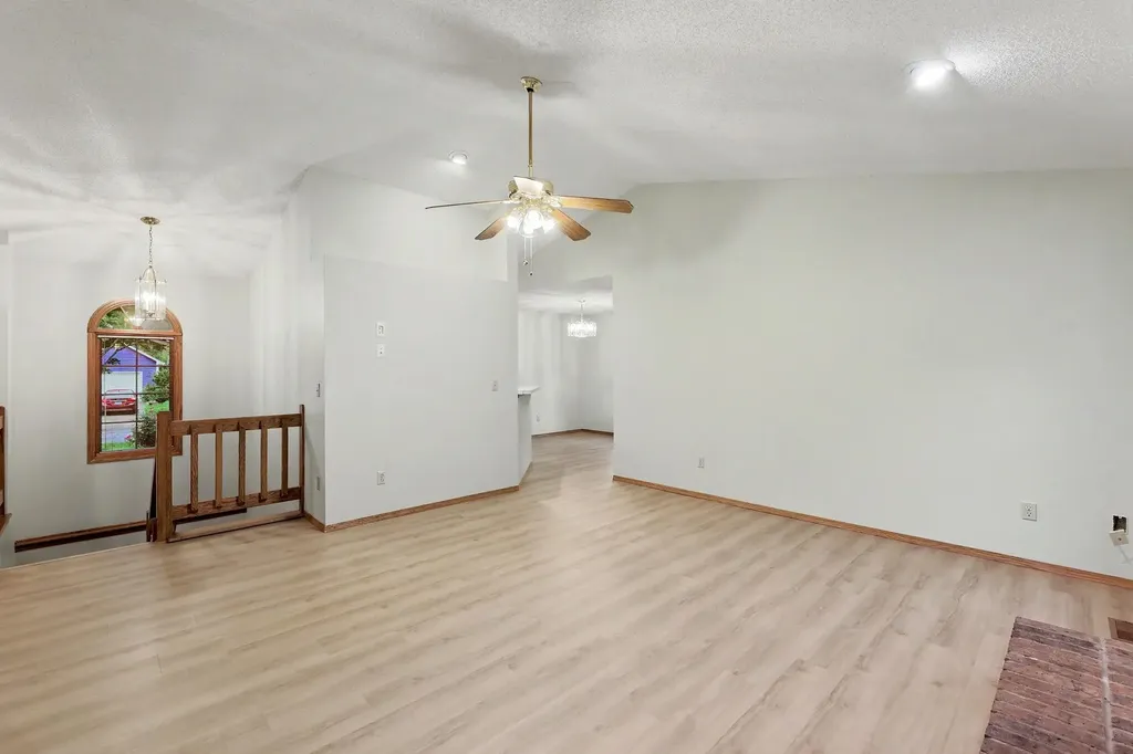 10825 W Rolling Hills Wichita KS 67212