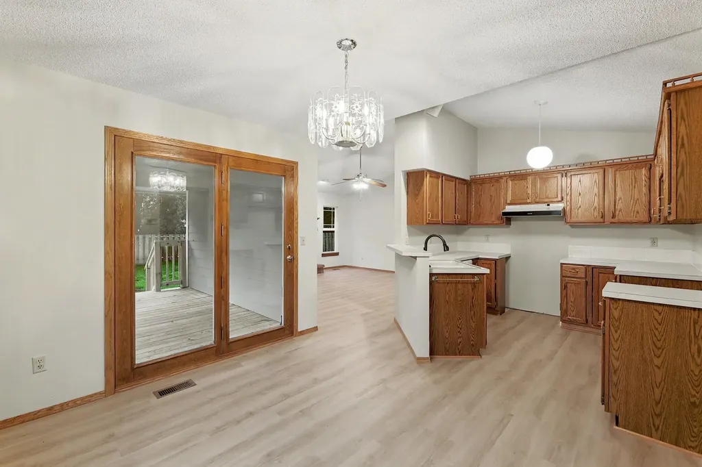 10825 W Rolling Hills Wichita KS 67212