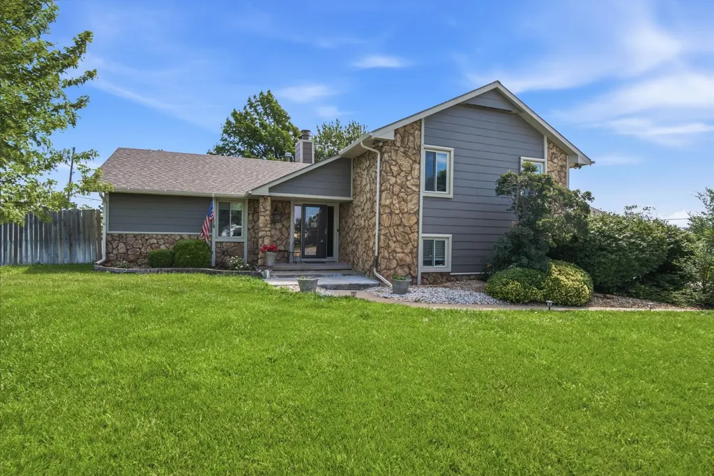 114 W Pine View Drive Andover KS 67002