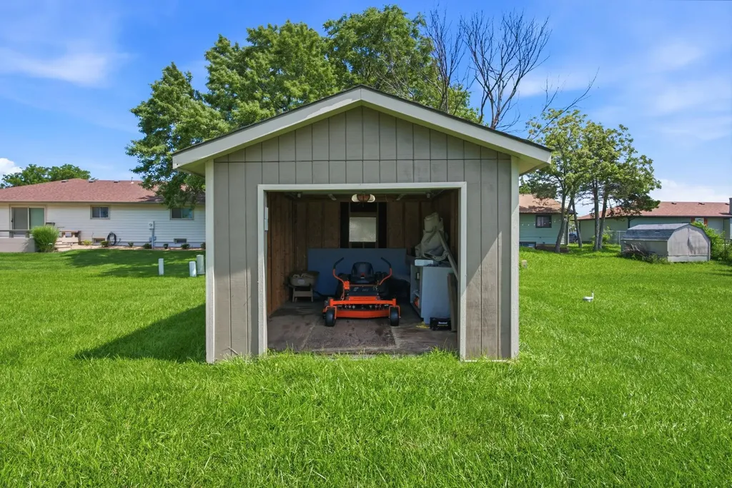 114 W Pine View Drive Andover KS 67002