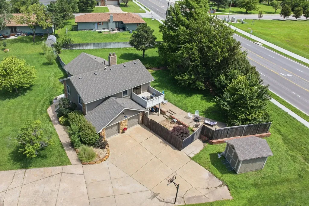 114 W Pine View Drive Andover KS 67002