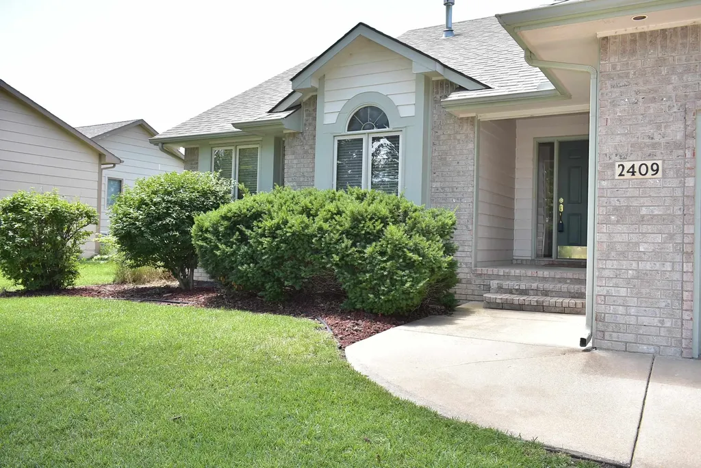 2409 N Parkridge Wichita KS 67205-2026