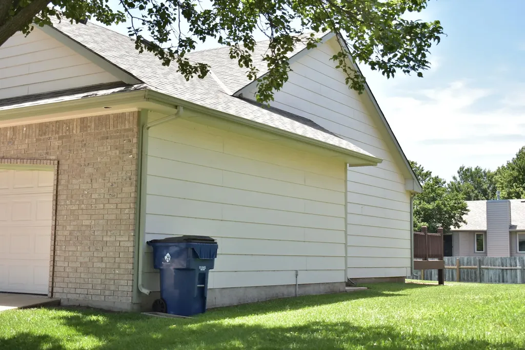 2409 N Parkridge Wichita KS 67205-2026