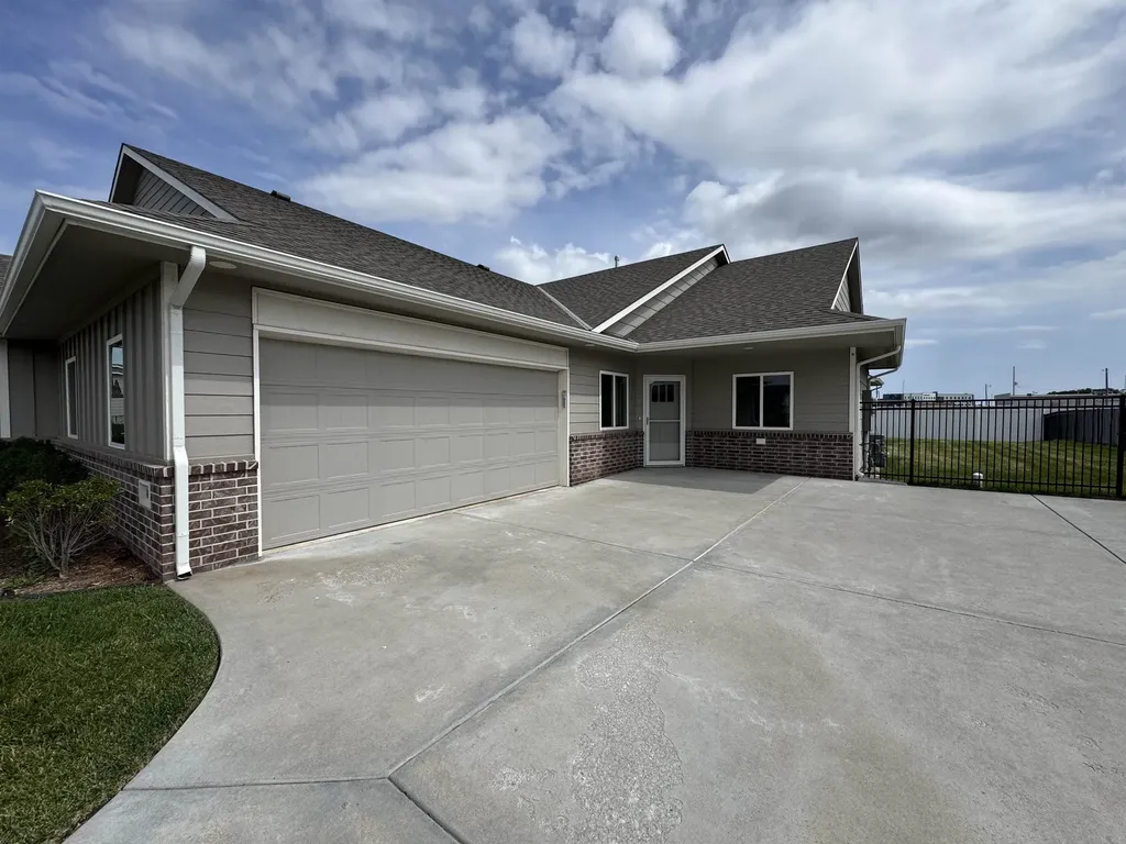 868 N Cloverleaf Goddard KS 67052