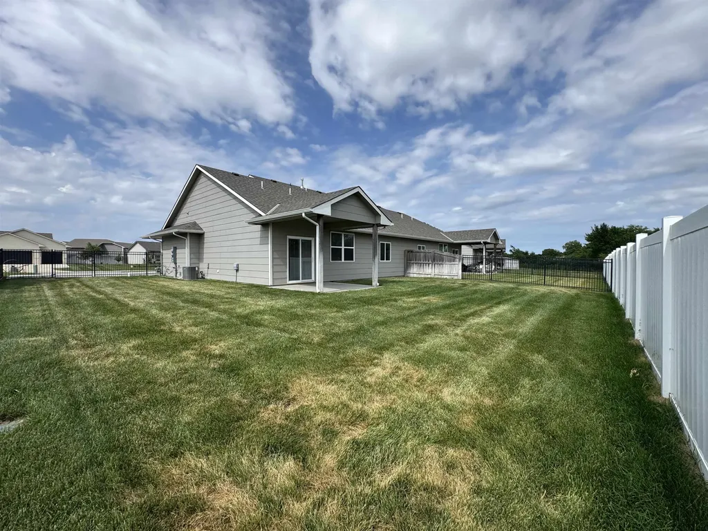 868 N Cloverleaf Goddard KS 67052