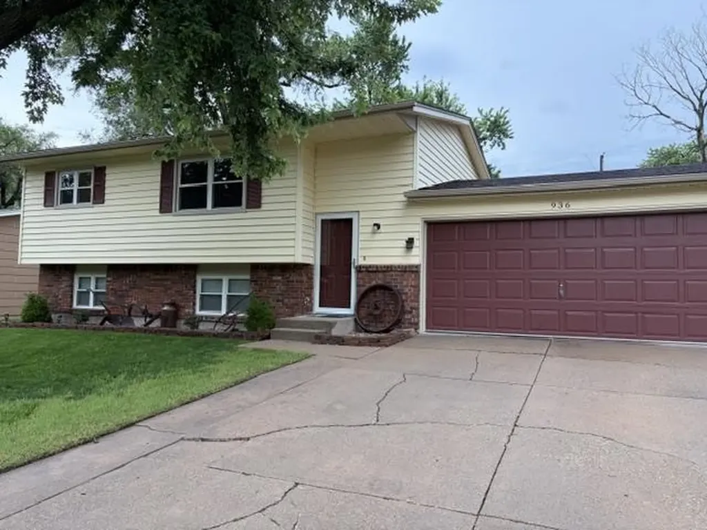 936 S Ash Newton KS 67114