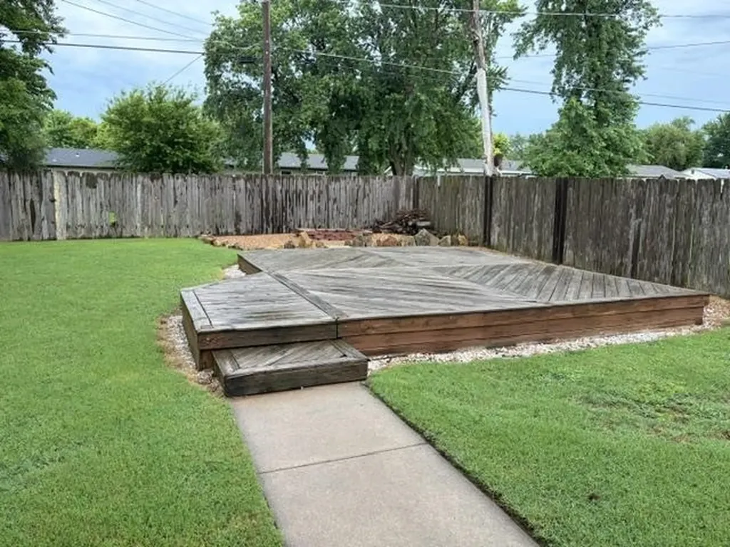 936 S Ash Newton KS 67114