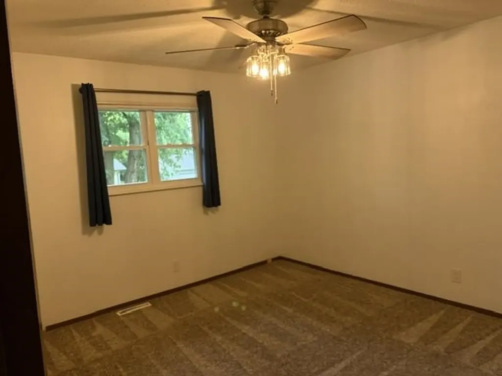 936 S Ash Newton KS 67114