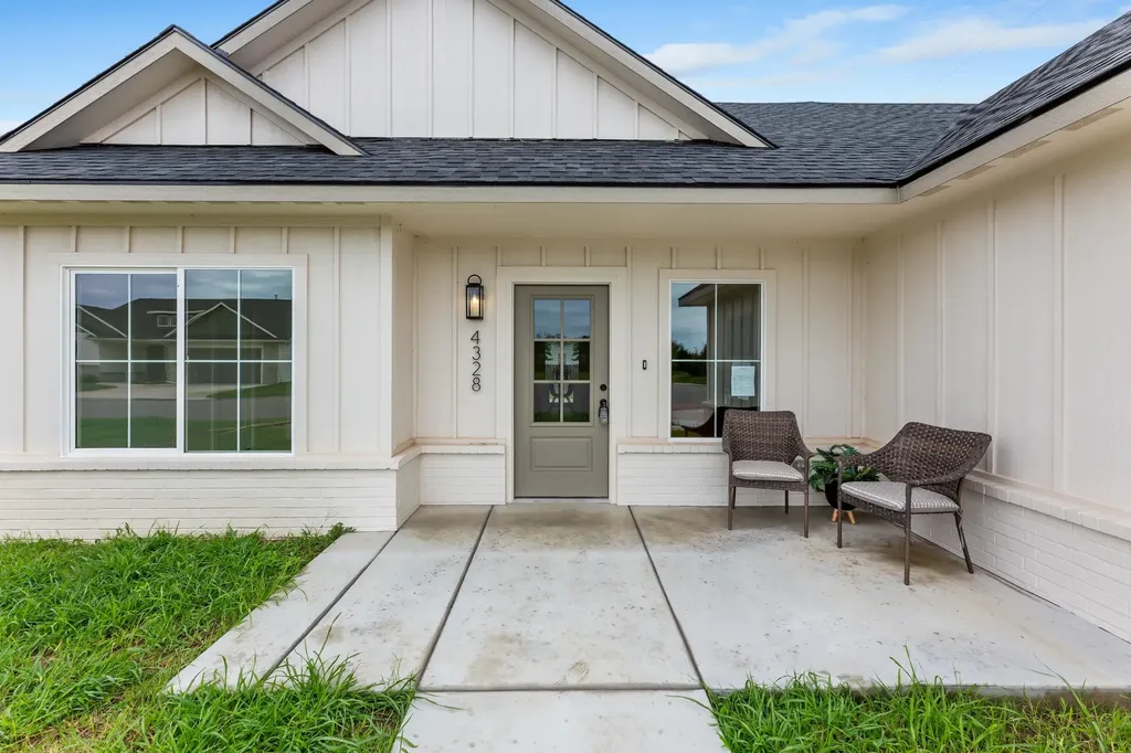 4328 N Sunny Court Wichita KS 67205