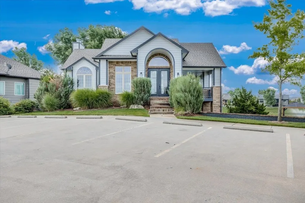 4328 N Sunny Court Wichita KS 67205