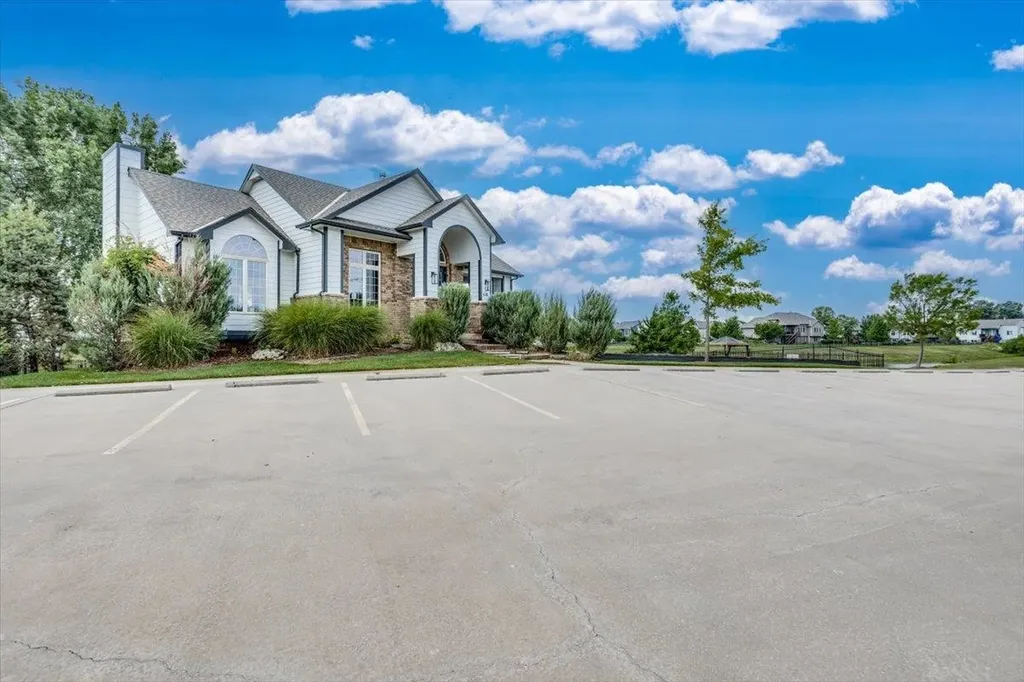4328 N Sunny Court Wichita KS 67205