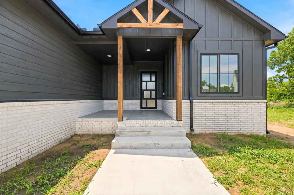1207 E Maywood Court Wichita KS 67216