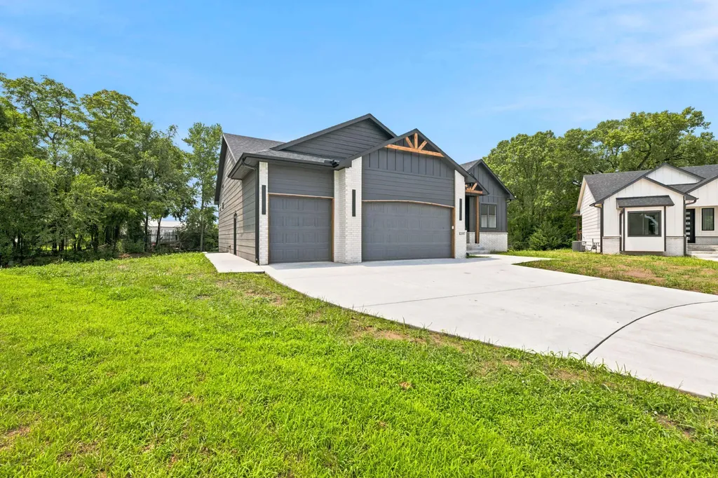 1207 E Maywood Court Wichita KS 67216