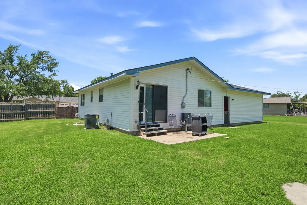 5328 S Oak Avenue Wichita KS 67217