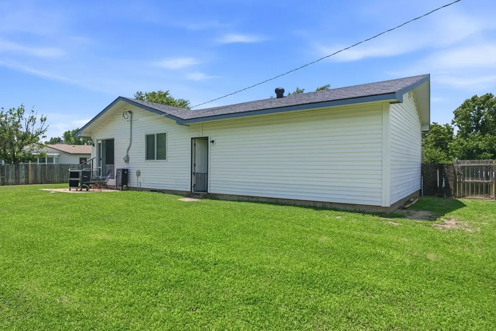 5328 S Oak Avenue Wichita KS 67217