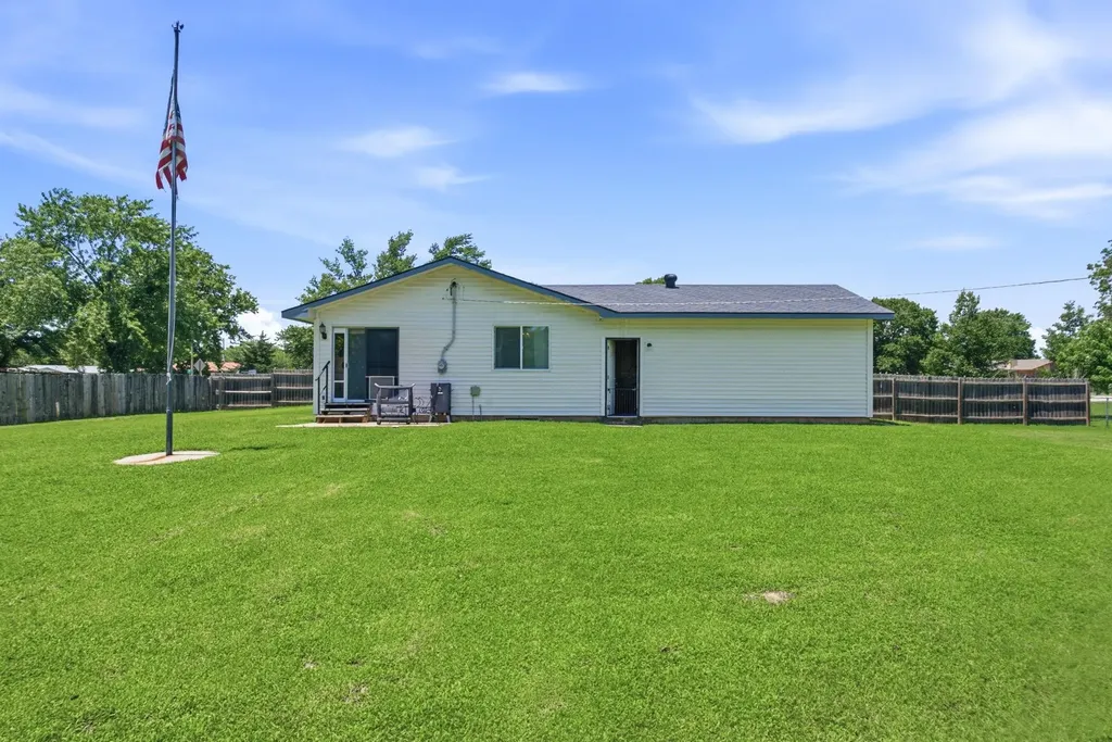 5328 S Oak Avenue Wichita KS 67217