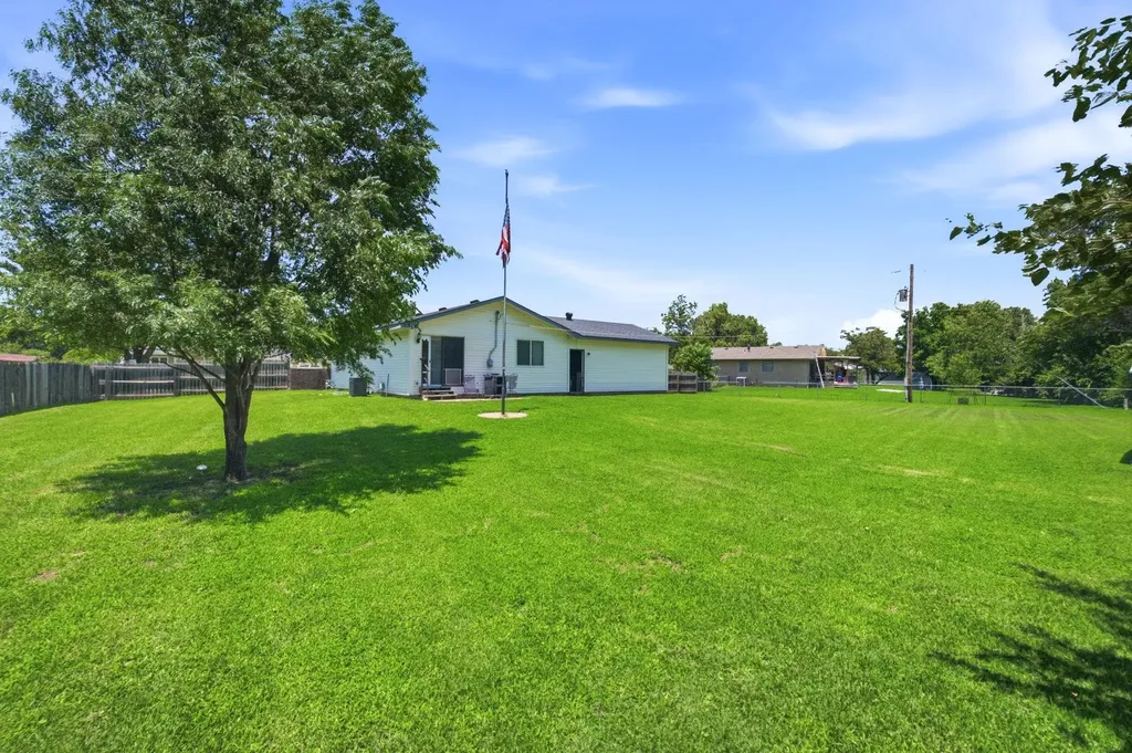 5328 S Oak Avenue Wichita KS 67217