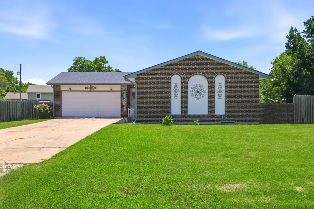 5328 S Oak Avenue Wichita KS 67217