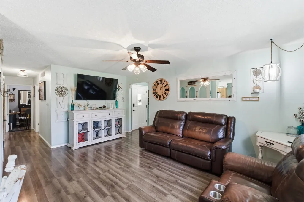 5328 S Oak Avenue Wichita KS 67217