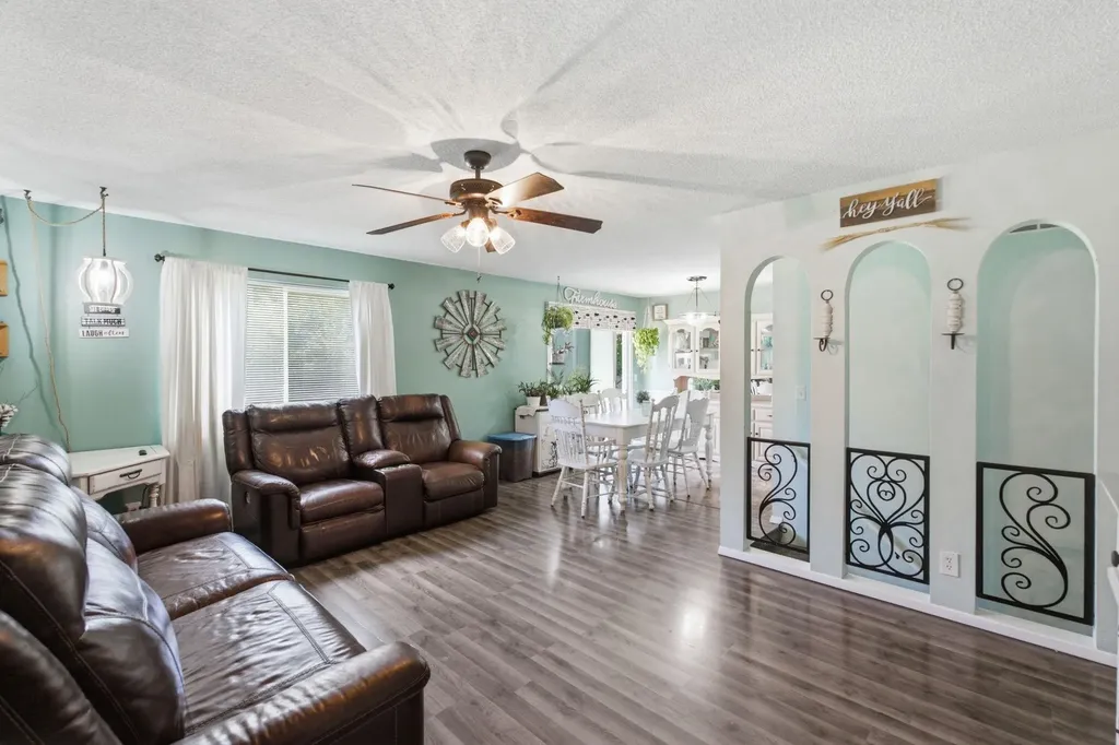 5328 S Oak Avenue Wichita KS 67217