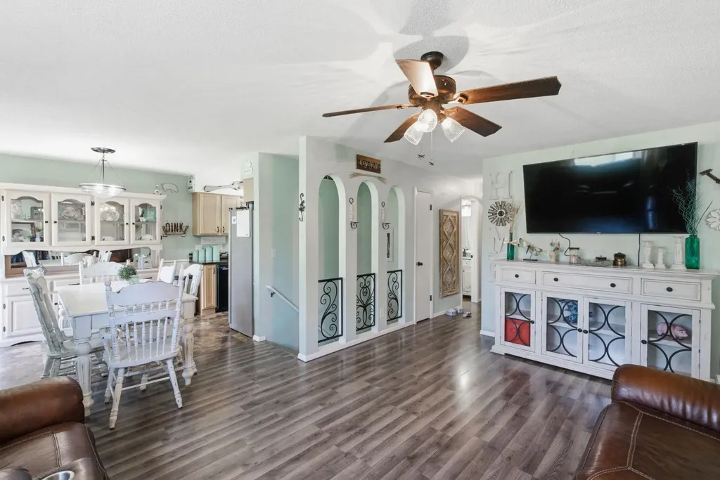 5328 S Oak Avenue Wichita KS 67217
