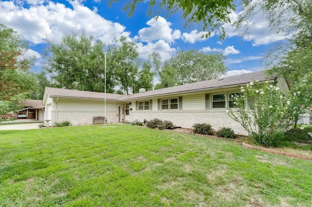 10110 W 9th Street N Wichita KS 67212