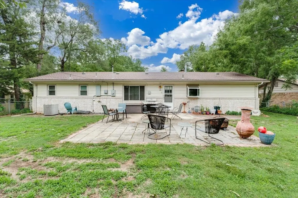 10110 W 9th Street N Wichita KS 67212