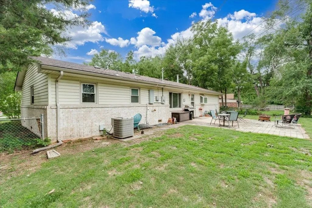 10110 W 9th Street N Wichita KS 67212