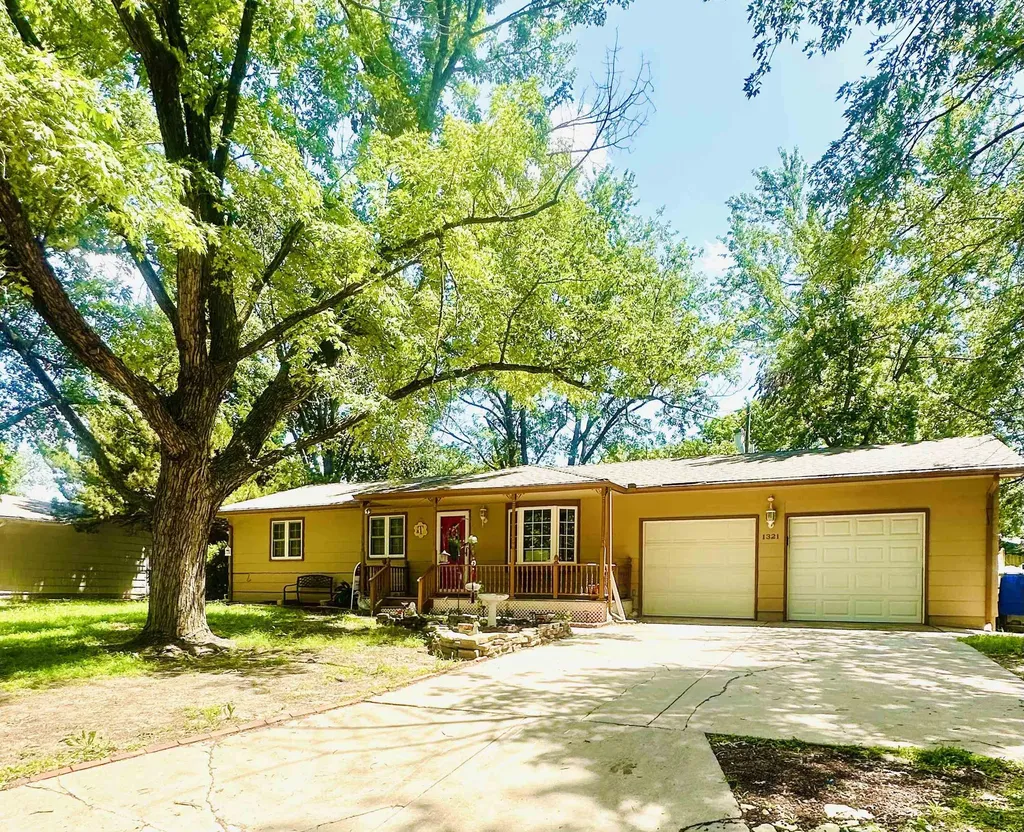1321 W 9th Street Newton KS 67114-1619