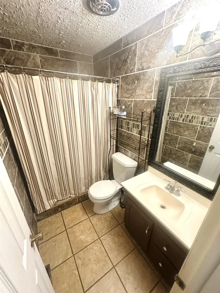 1321 W 9th Street Newton KS 67114-1619