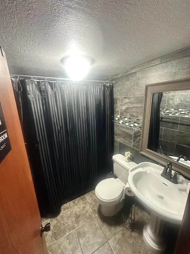 1321 W 9th Street Newton KS 67114-1619