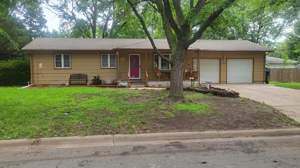 1321 W 9th Street Newton KS 67114-1619