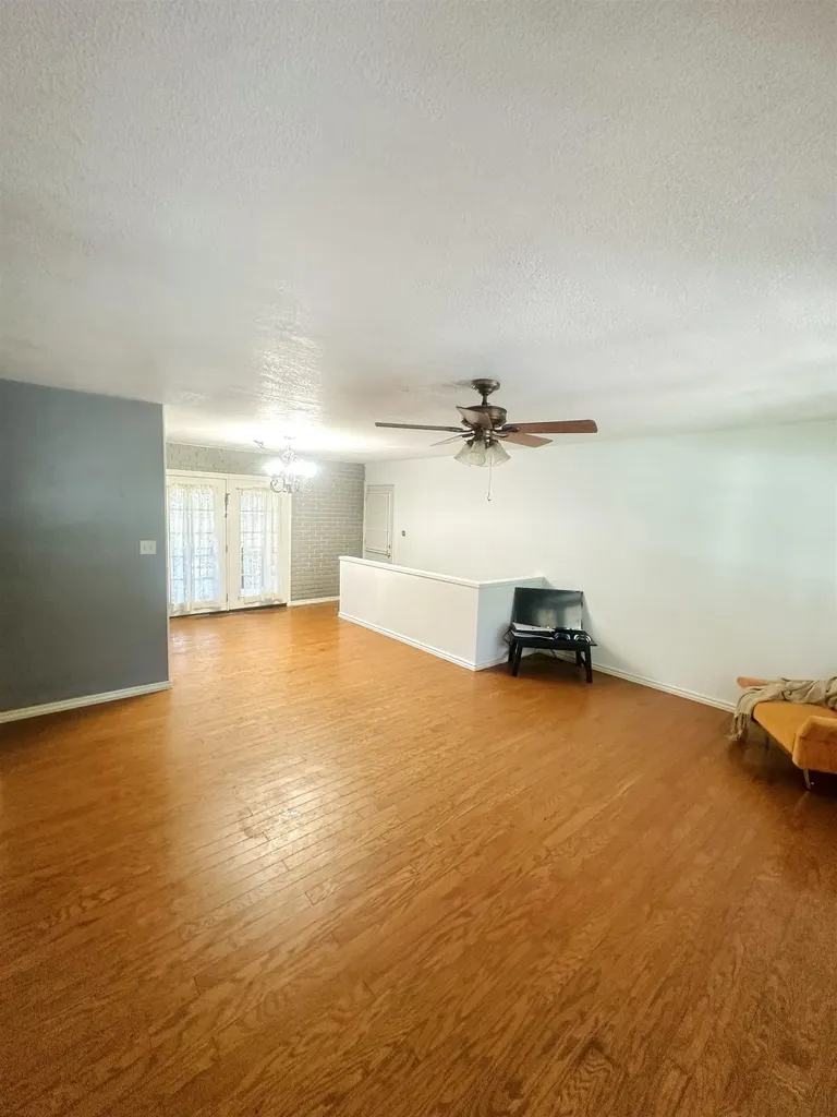 1321 W 9th Street Newton KS 67114-1619