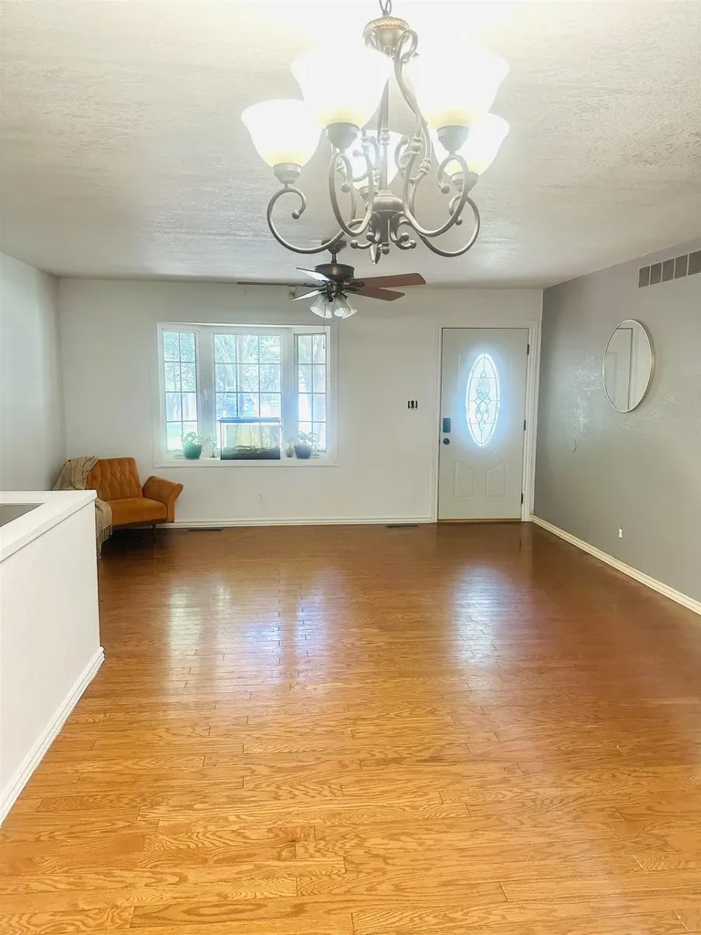 1321 W 9th Street Newton KS 67114-1619